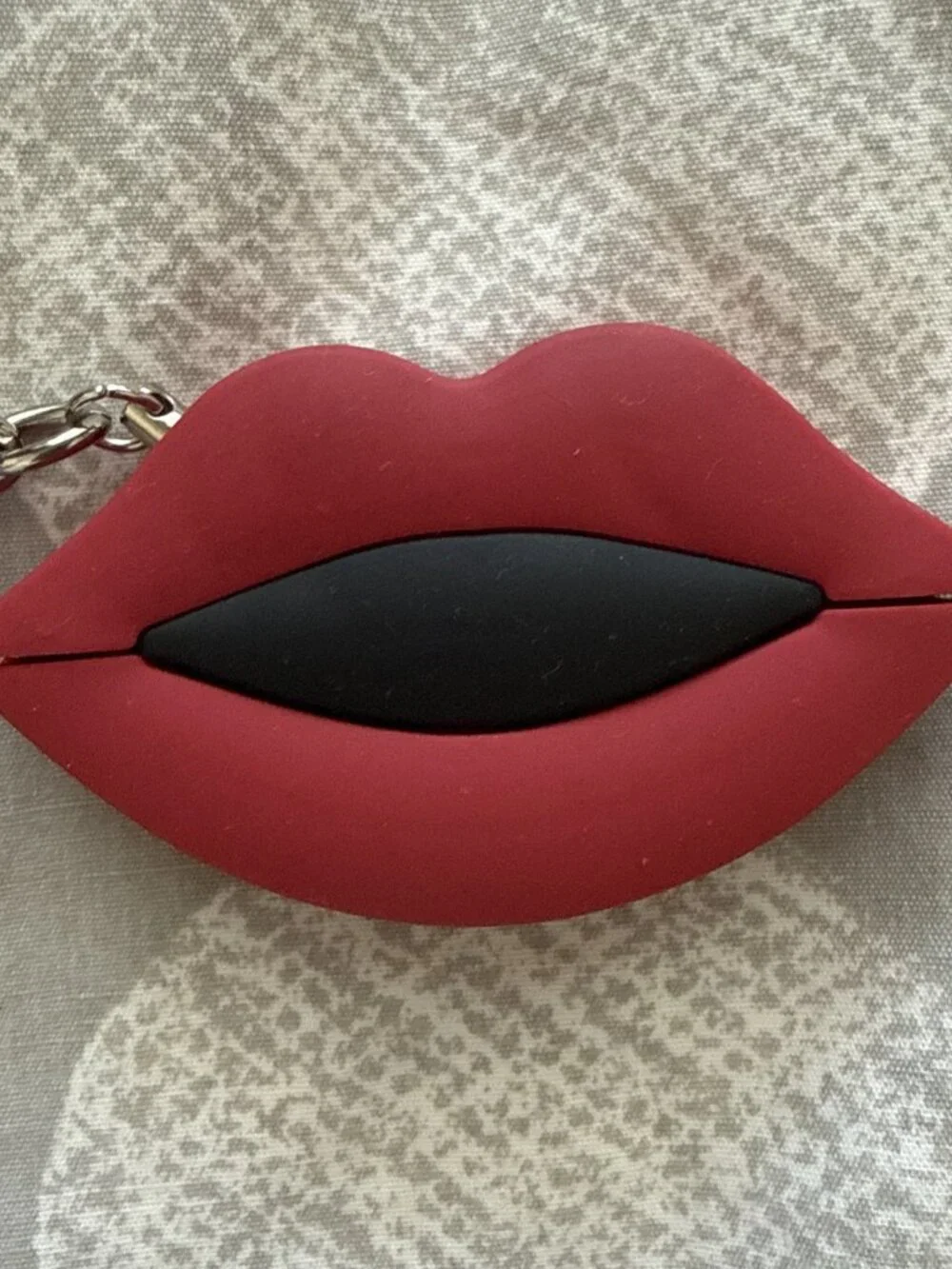 NEW Marc by Marc Jacobs Lips USB Memory Stick Key Chain